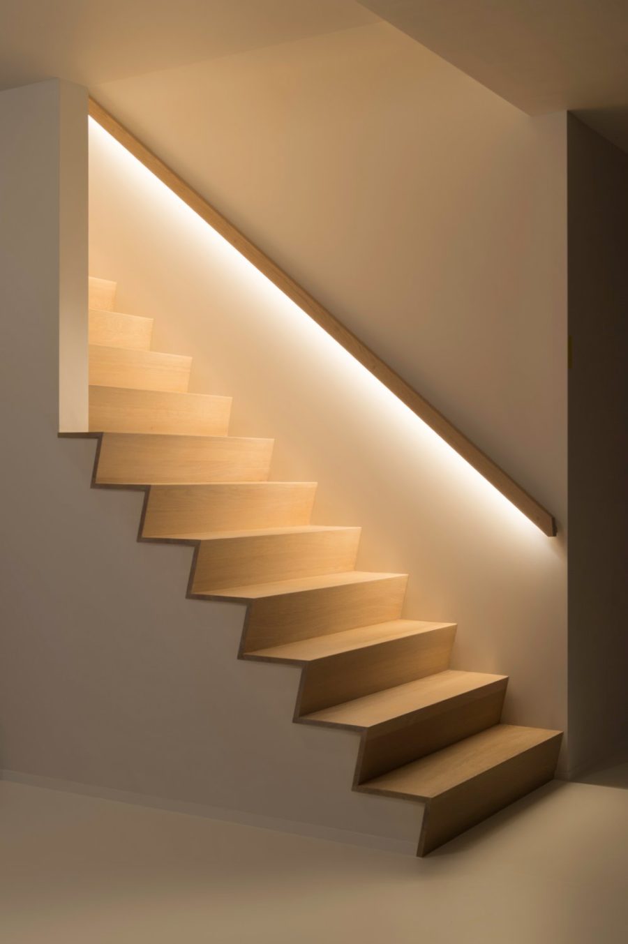 Staircase railing lights by Deco Trap