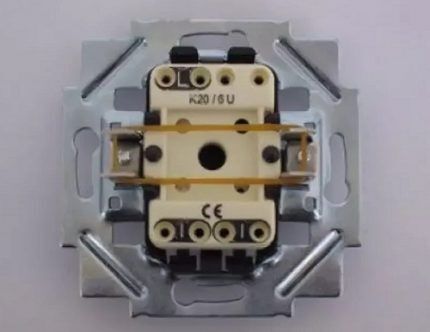 Схематика проходного выключателя