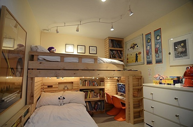 Освещение спальной зоны детской комнаты для двоих детей.