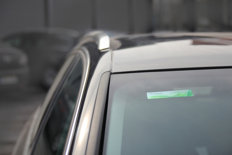 RFID на лобовом стекле автомобиля